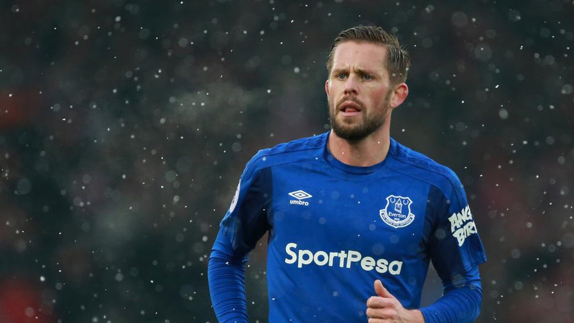 詹姆斯带伤作战仍砍下高分，詹姆斯出战